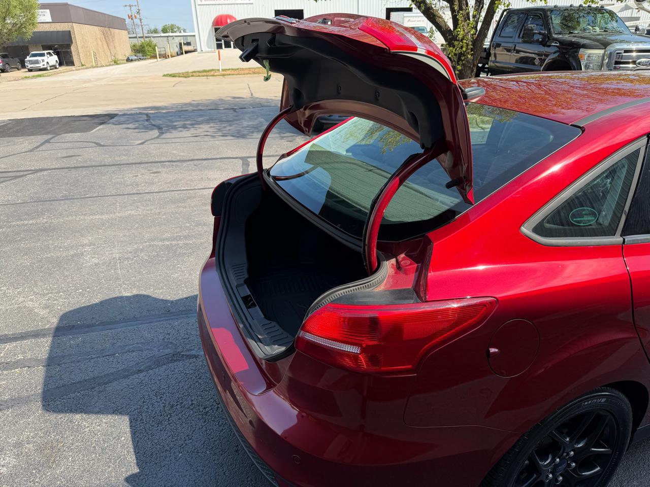 Ford Focus SE Sedan 2016