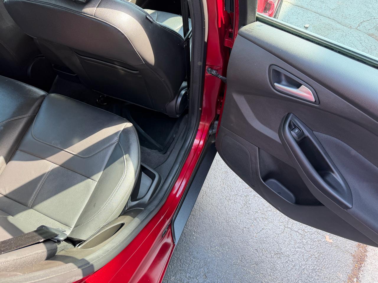 Ford Focus SE Sedan 2016