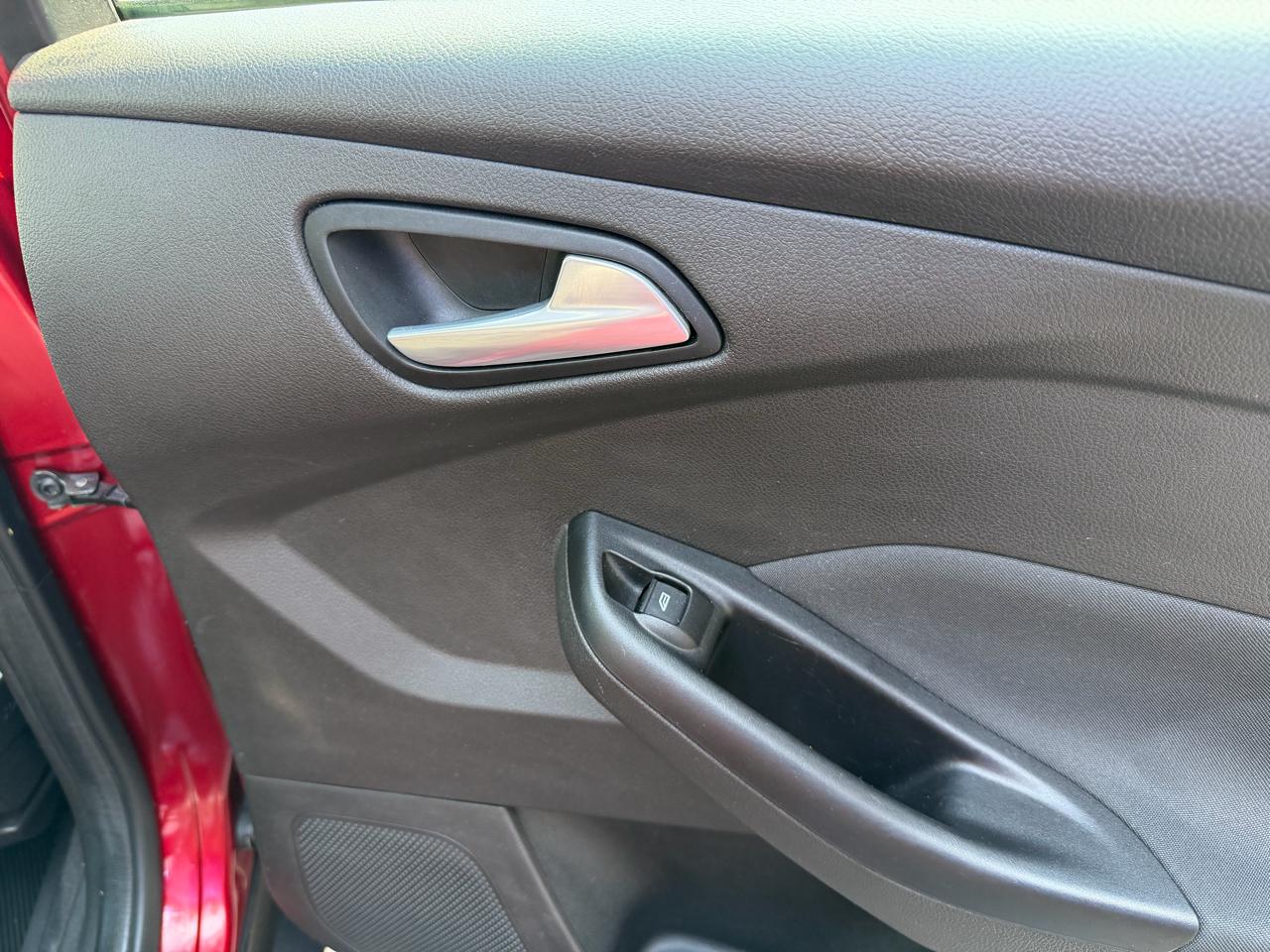 Ford Focus SE Sedan 2016