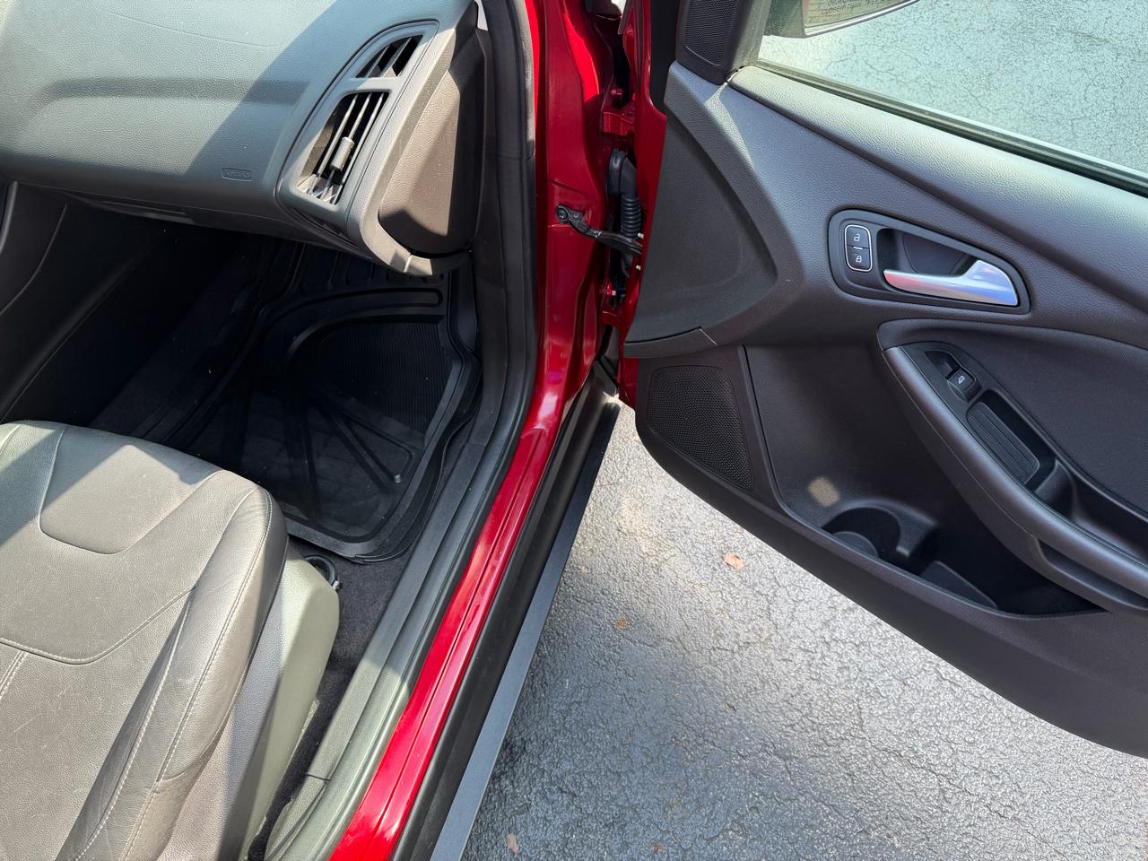 Ford Focus SE Sedan 2016