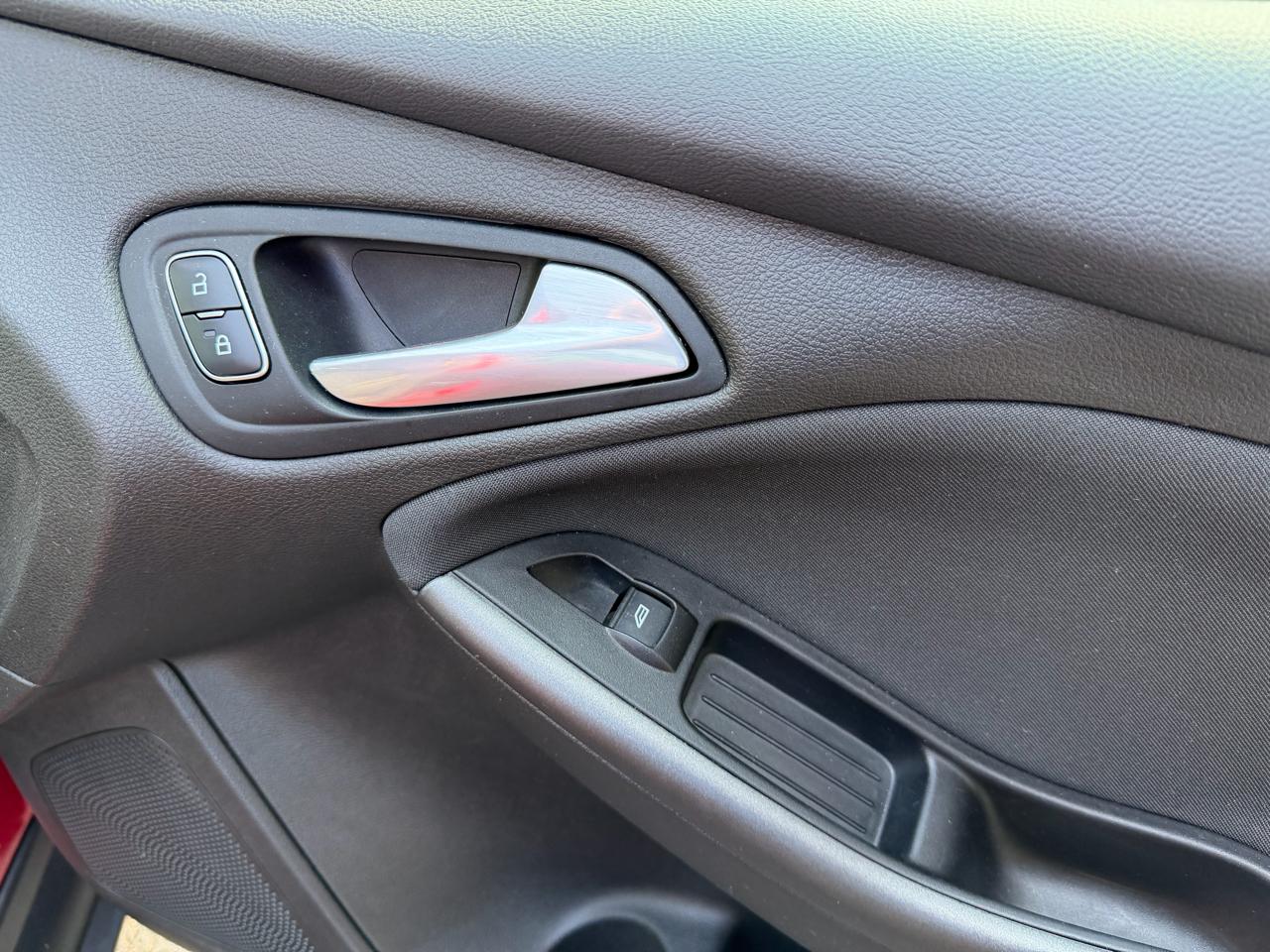 Ford Focus SE Sedan 2016