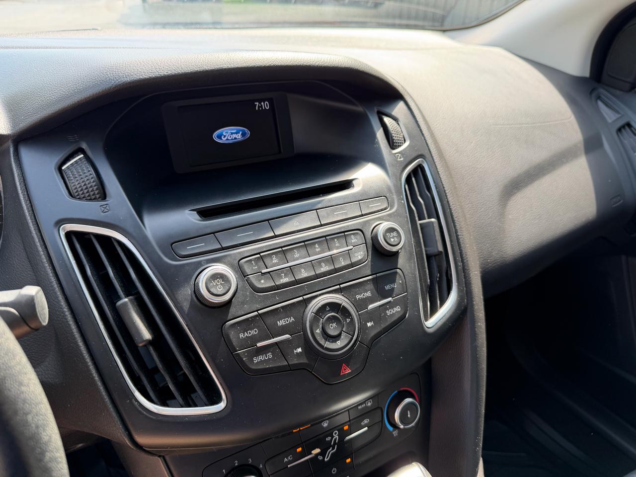 Ford Focus SE Sedan 2016