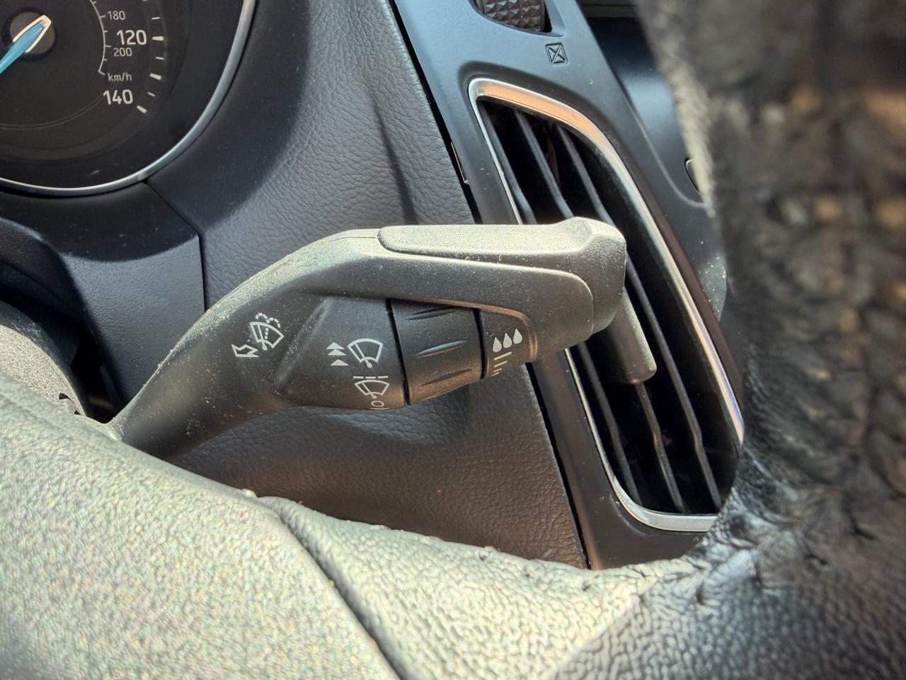 Ford Focus SE Sedan 2016