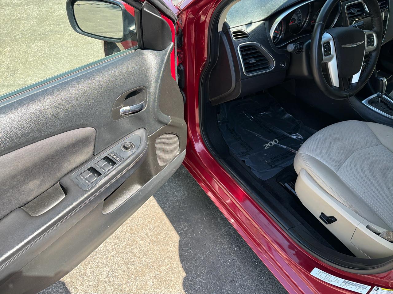 Chrysler 200 Touring 2012