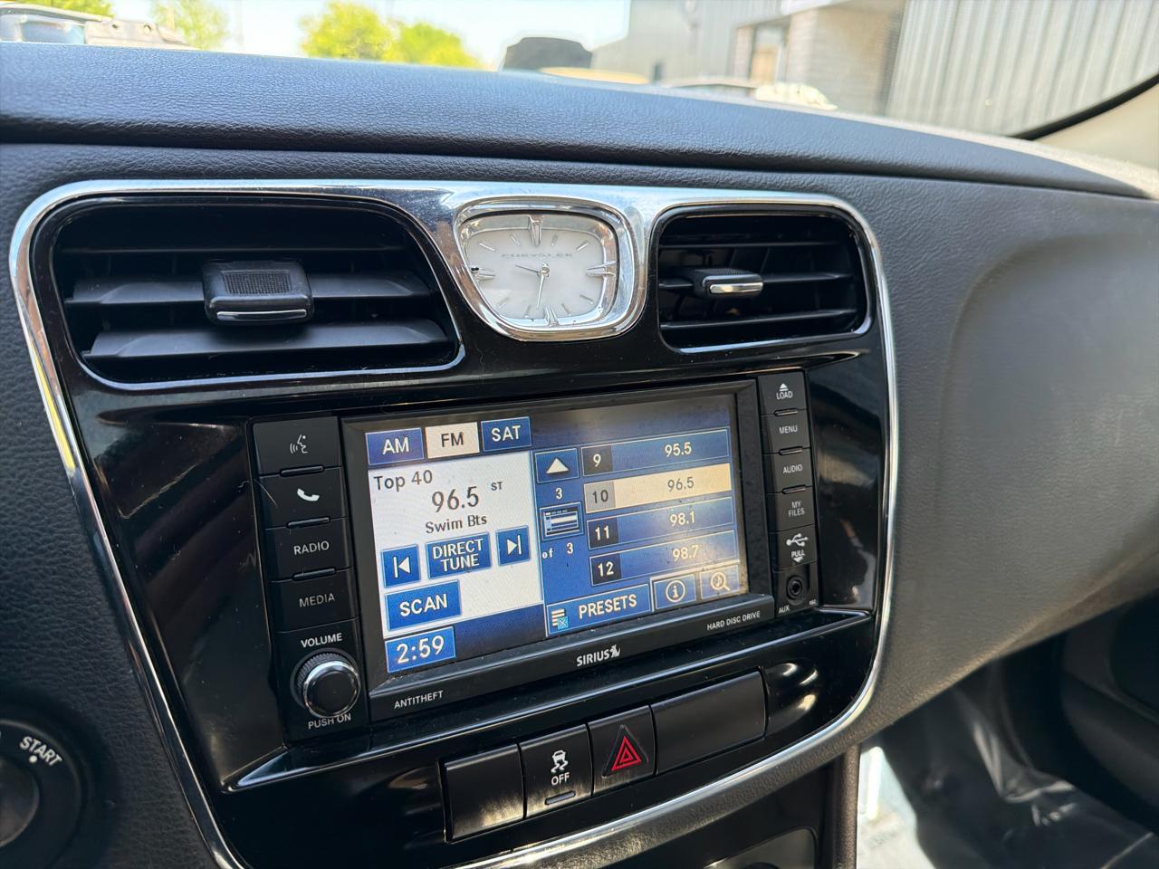 Chrysler 200 Touring 2012