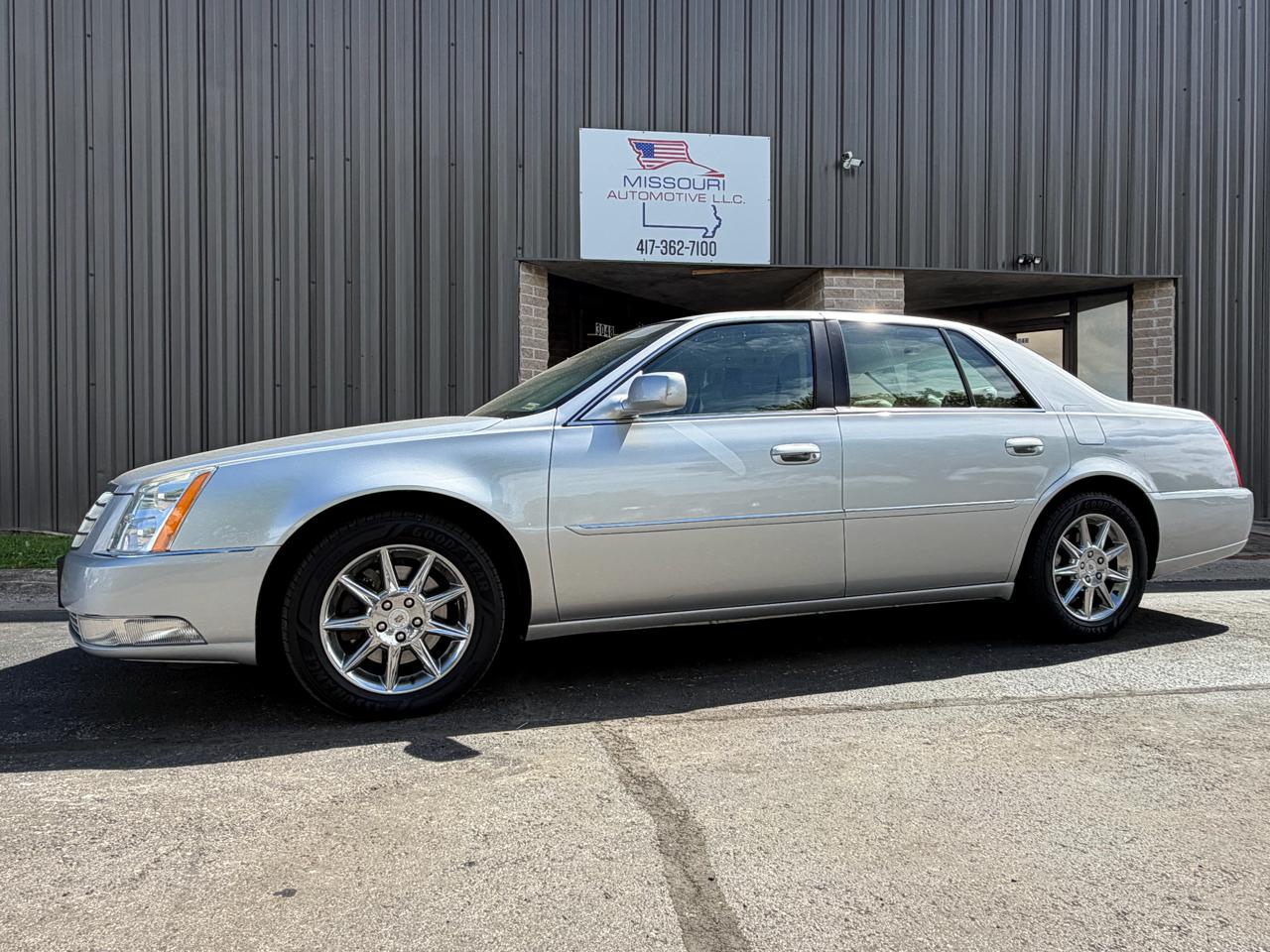 Cadillac DTS Luxury 2010