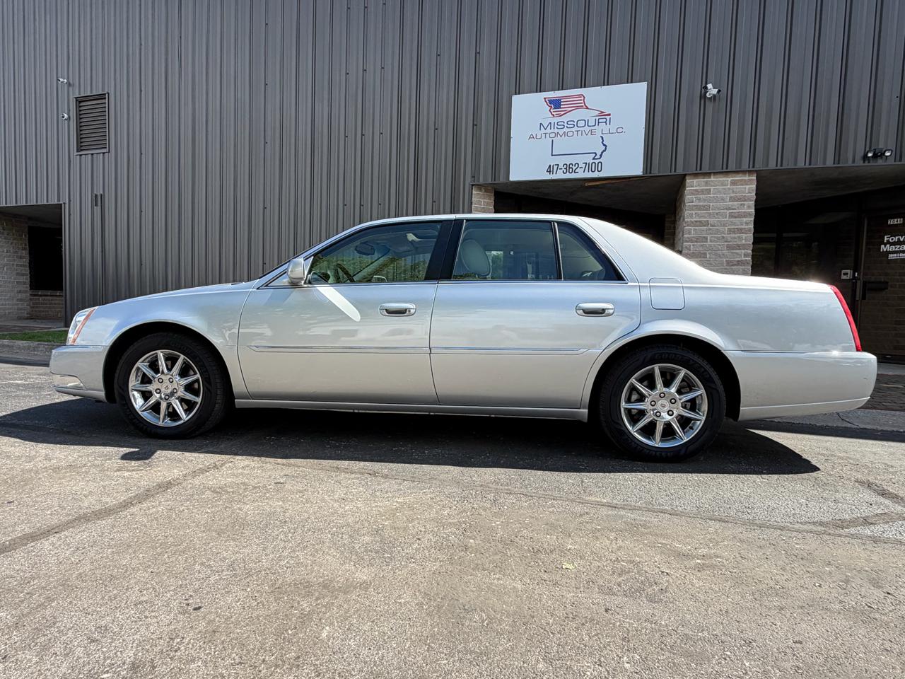 Cadillac DTS Luxury 2010