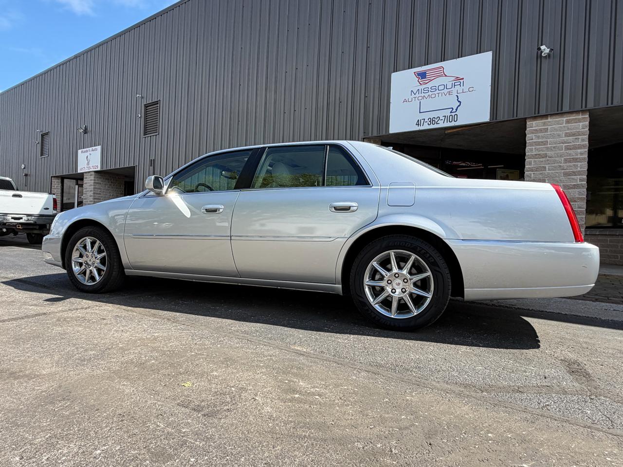 Cadillac DTS Luxury 2010