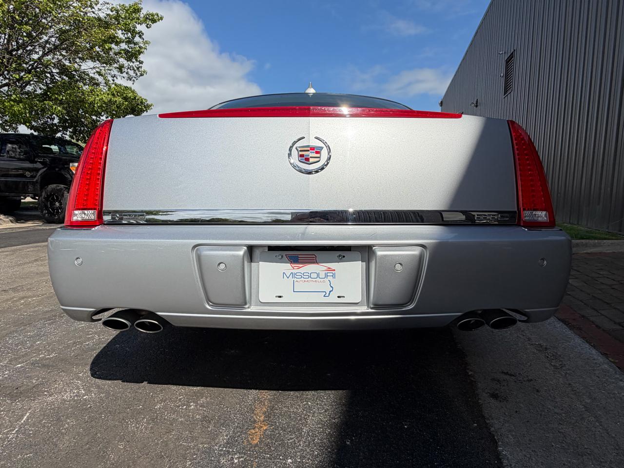 Cadillac DTS Luxury 2010