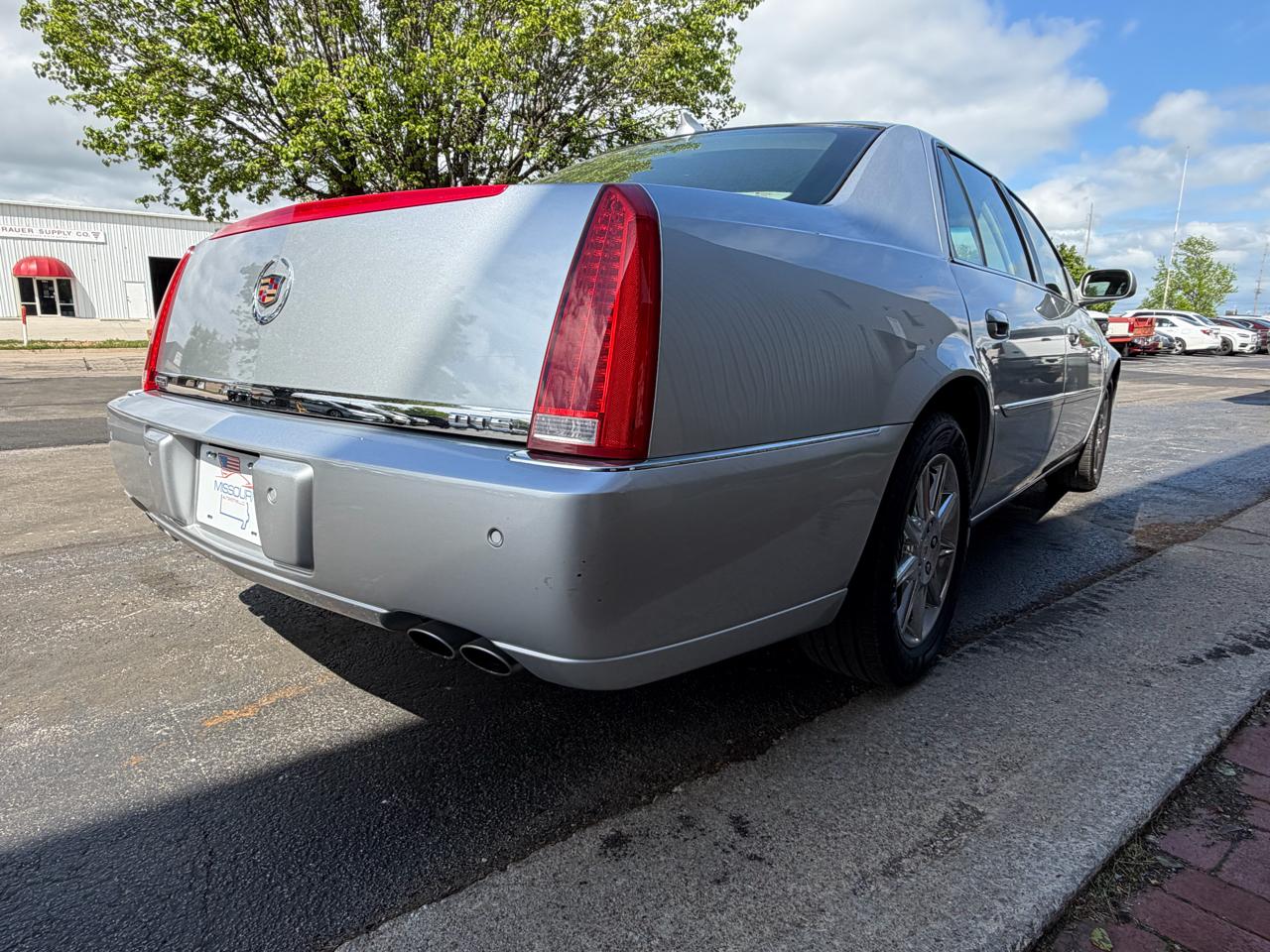Cadillac DTS Luxury 2010