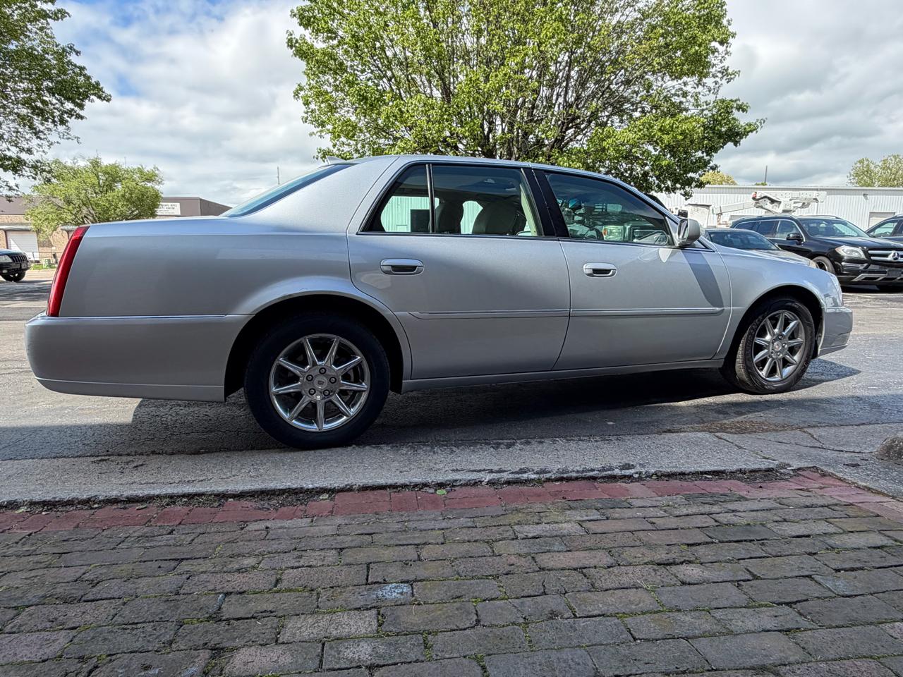 Cadillac DTS Luxury 2010