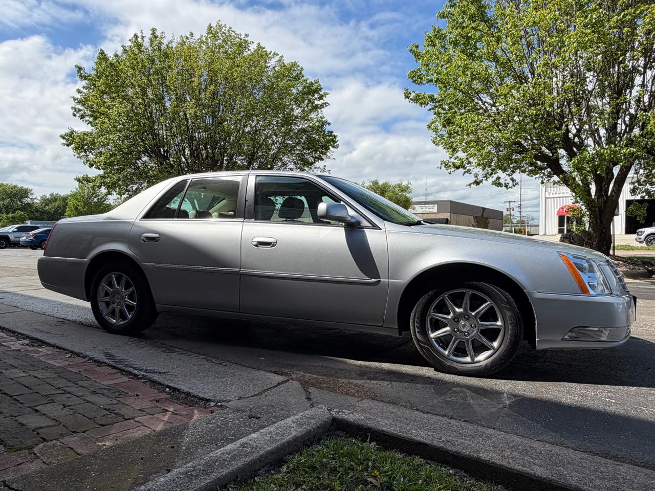 Cadillac DTS Luxury 2010