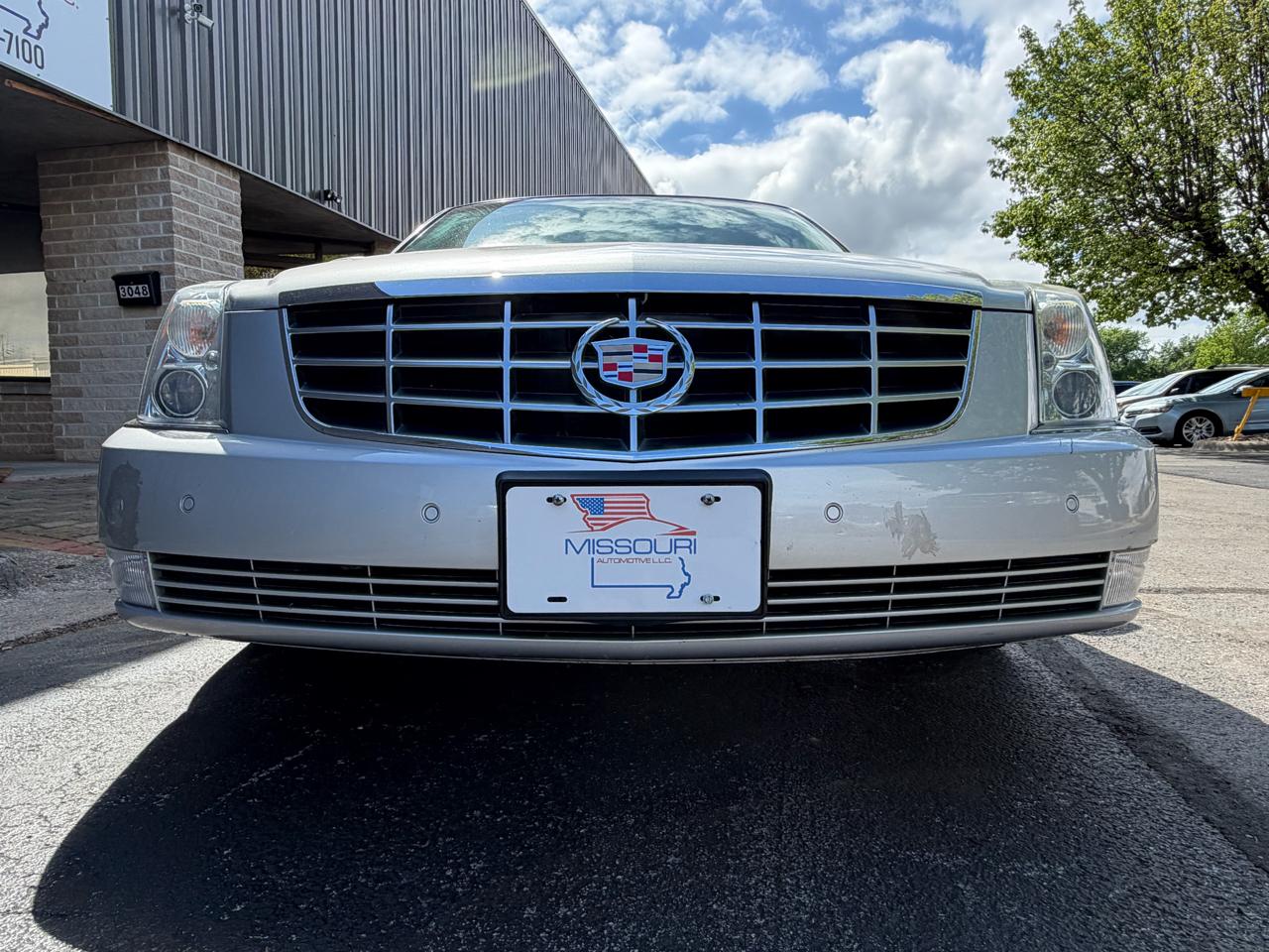 Cadillac DTS Luxury 2010