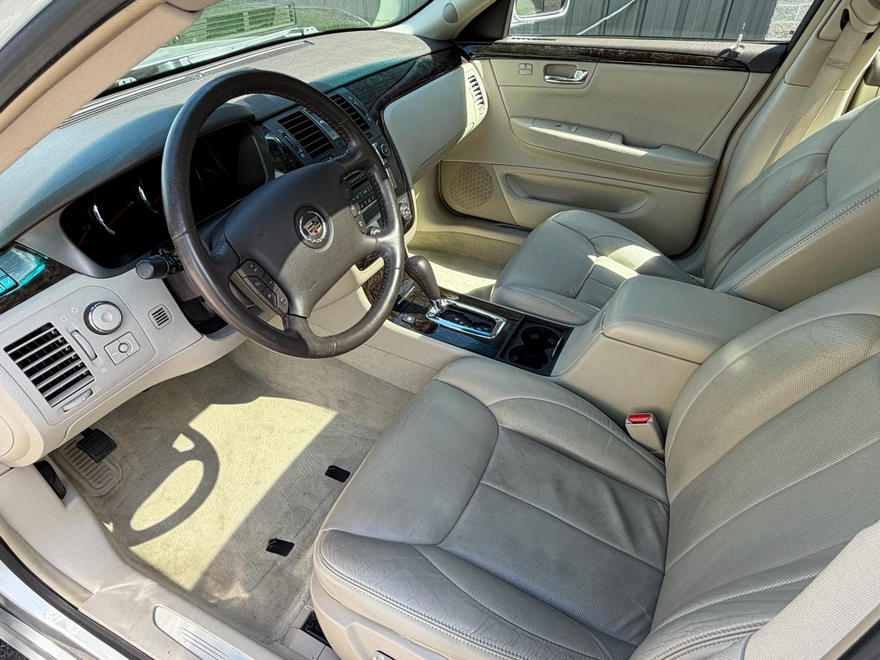 Cadillac DTS Luxury 2010