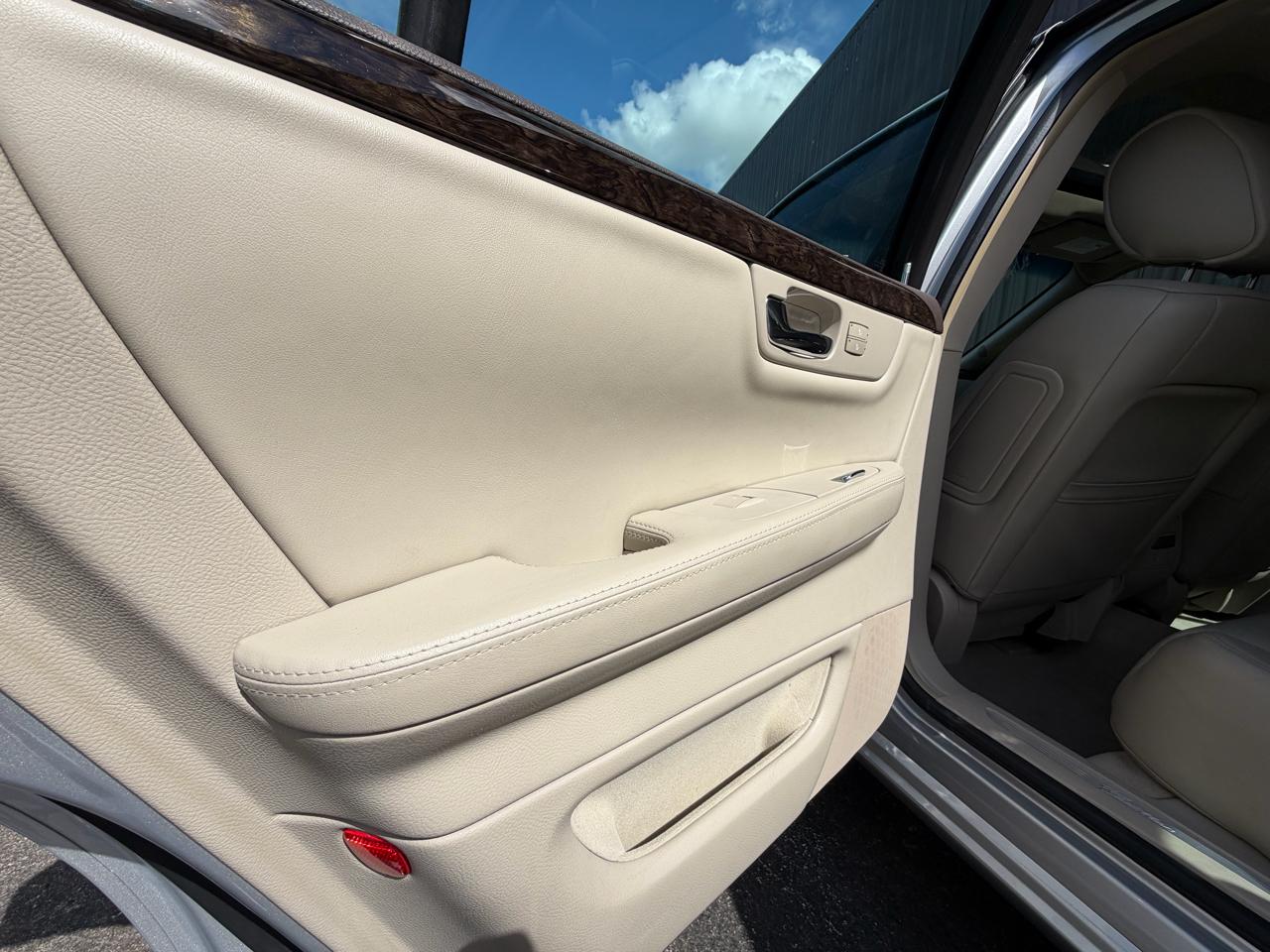 Cadillac DTS Luxury 2010