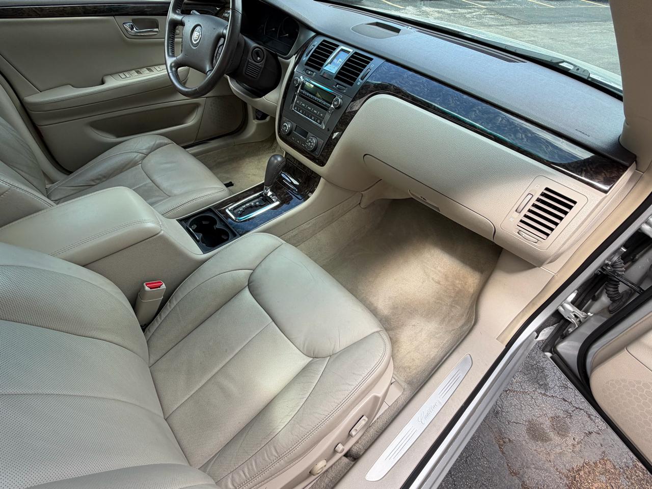 Cadillac DTS Luxury 2010