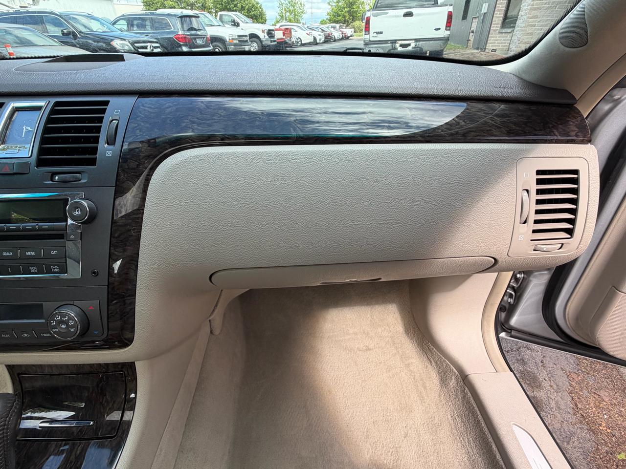 Cadillac DTS Luxury 2010