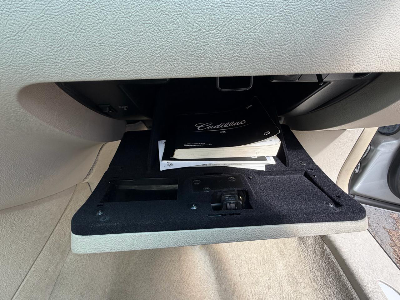 Cadillac DTS Luxury 2010