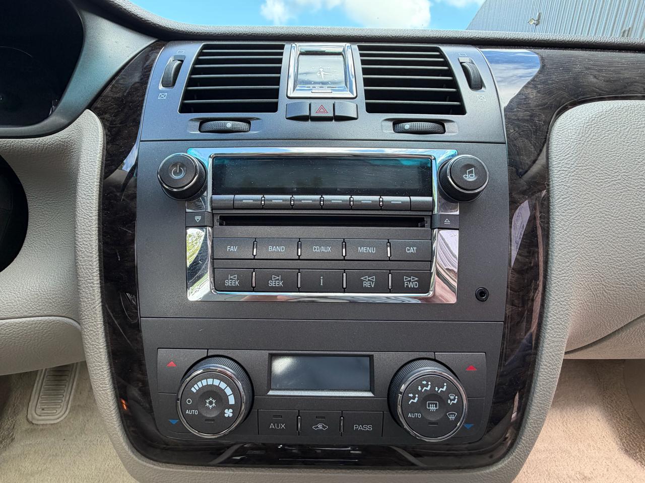 Cadillac DTS Luxury 2010