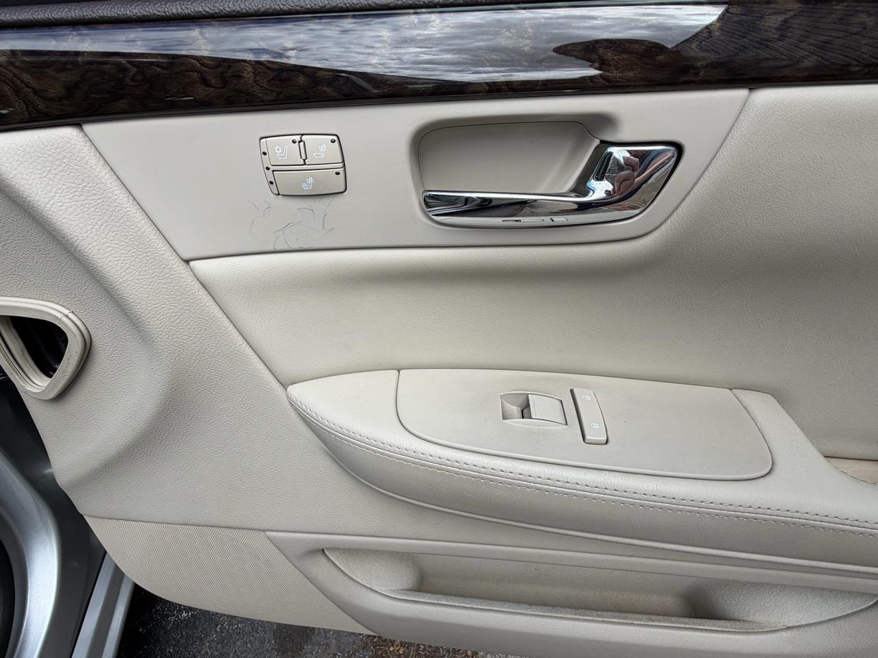 Cadillac DTS Luxury 2010