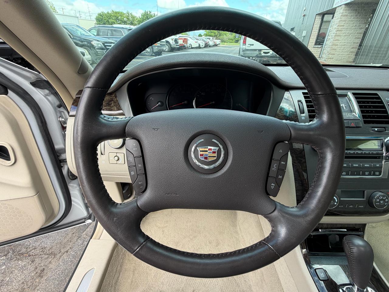 Cadillac DTS Luxury 2010