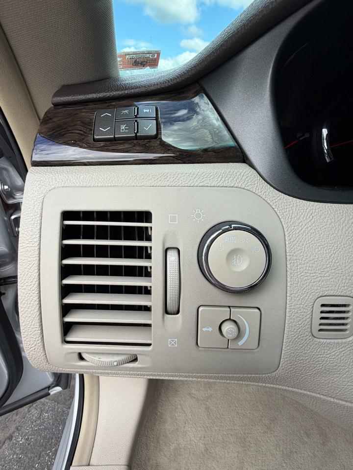 Cadillac DTS Luxury 2010