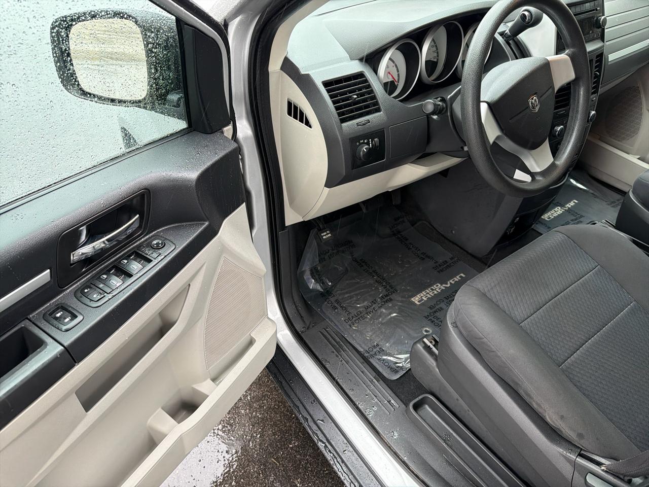 Dodge Grand Caravan SE 2010
