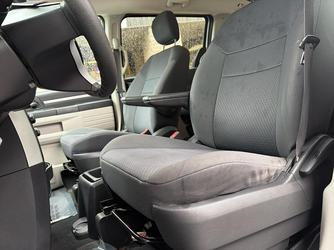 Dodge Grand Caravan SE 2010