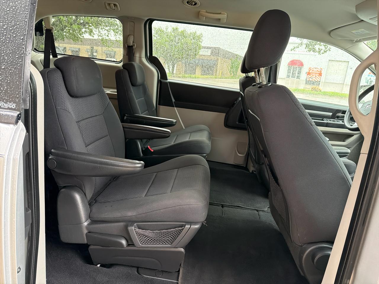 Dodge Grand Caravan SE 2010