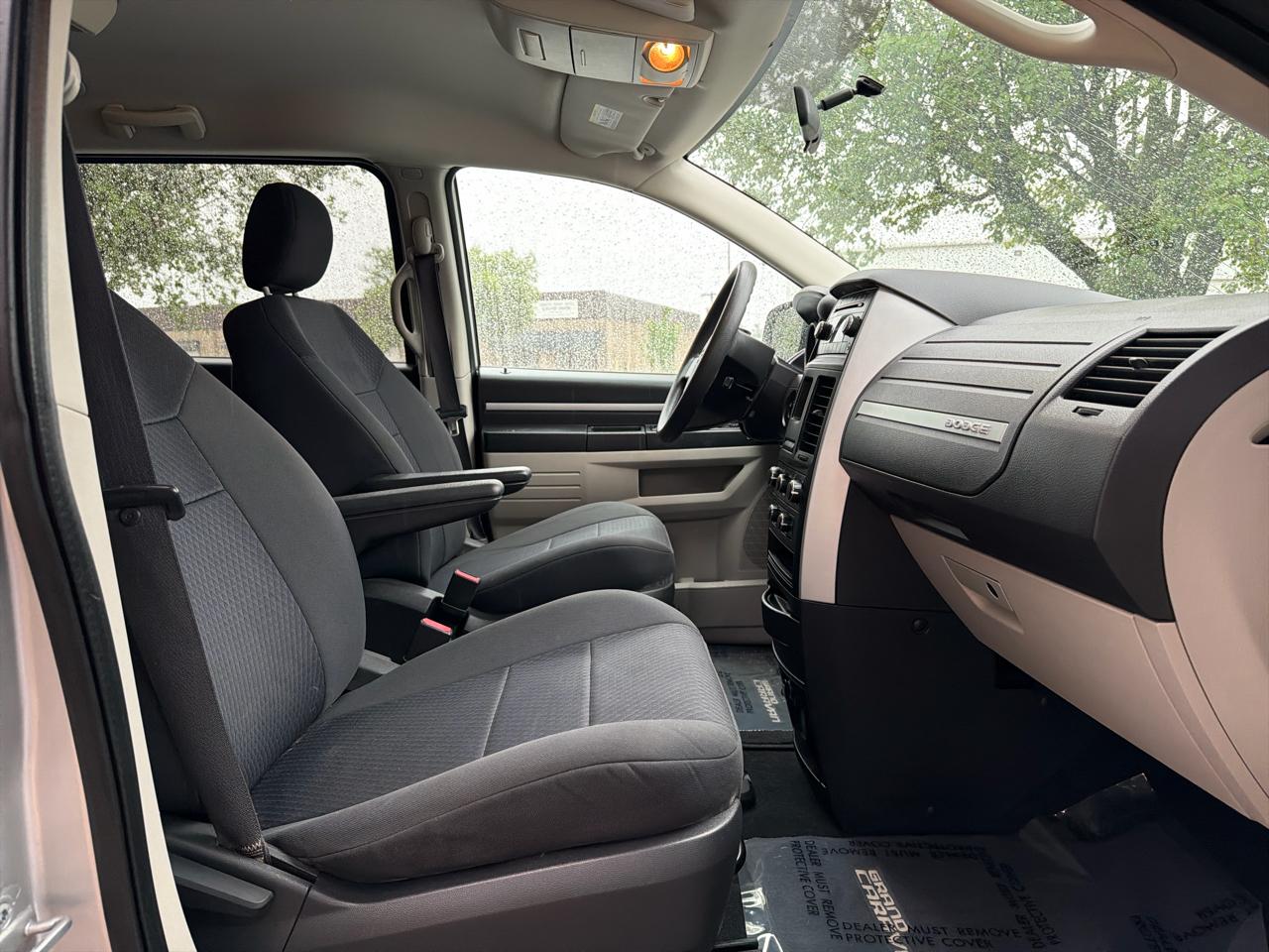 Dodge Grand Caravan SE 2010