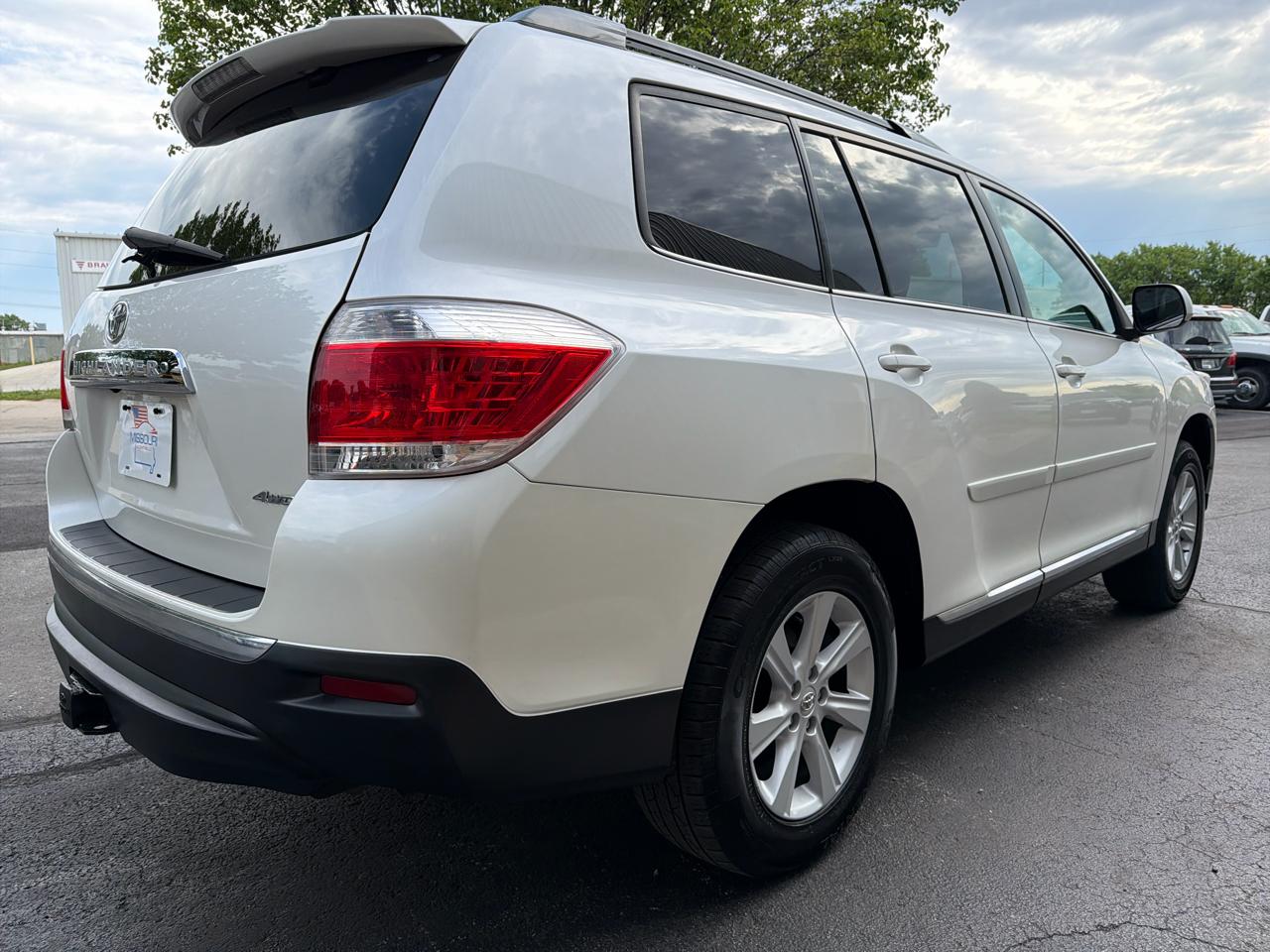 Toyota Highlander 4dr V6 4WD Limited w/3rd Row (Natl) 2013