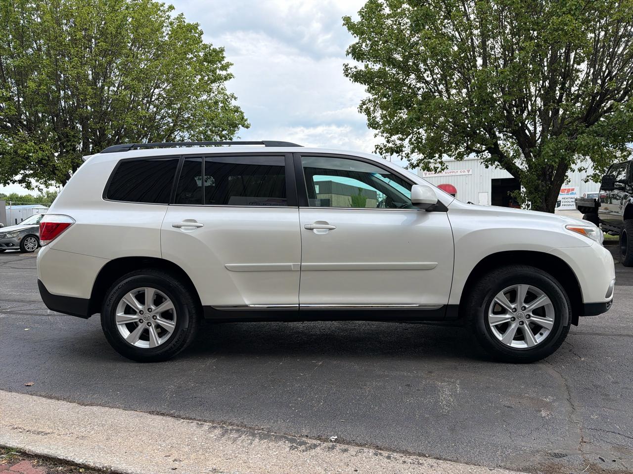 Toyota Highlander 4dr V6 4WD Limited w/3rd Row (Natl) 2013