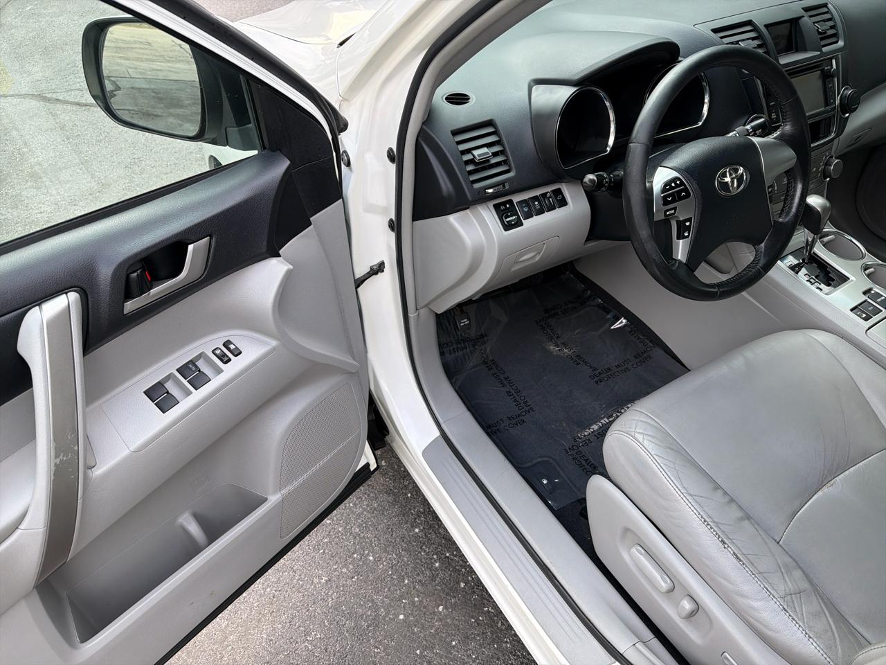 Toyota Highlander 4dr V6 4WD Limited w/3rd Row (Natl) 2013