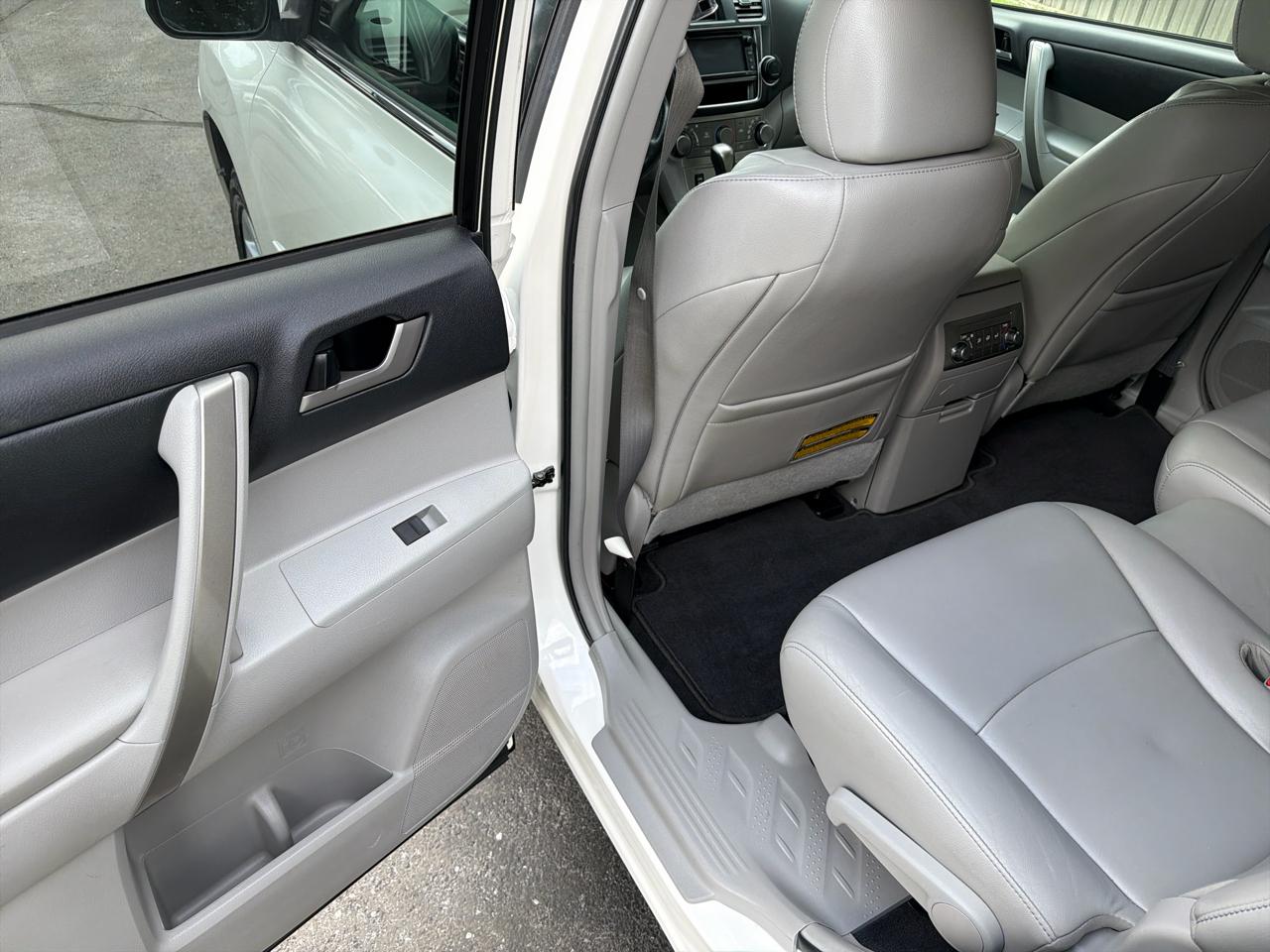Toyota Highlander 4dr V6 4WD Limited w/3rd Row (Natl) 2013