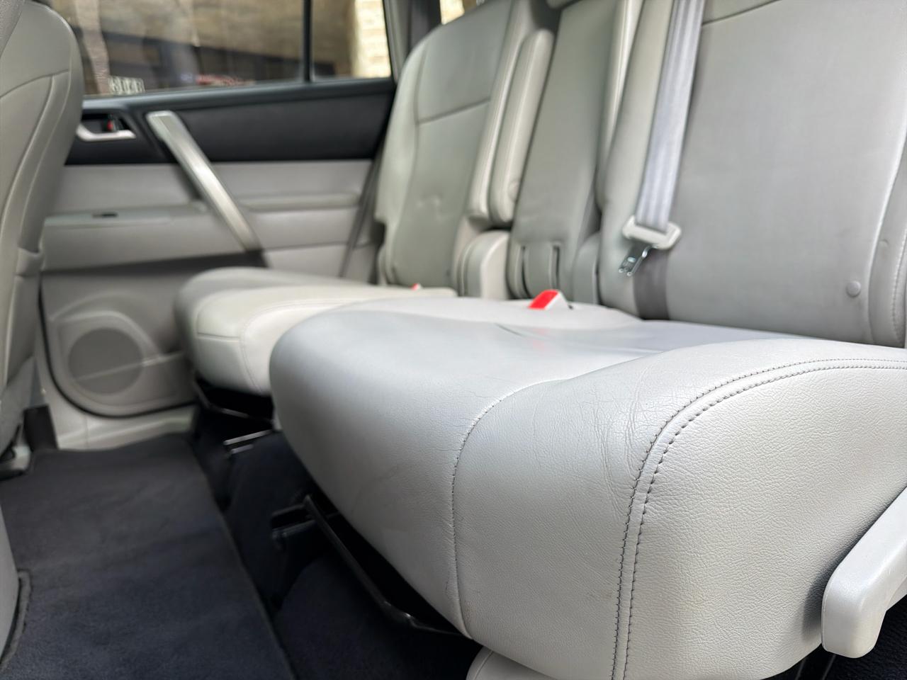 Toyota Highlander 4dr V6 4WD Limited w/3rd Row (Natl) 2013