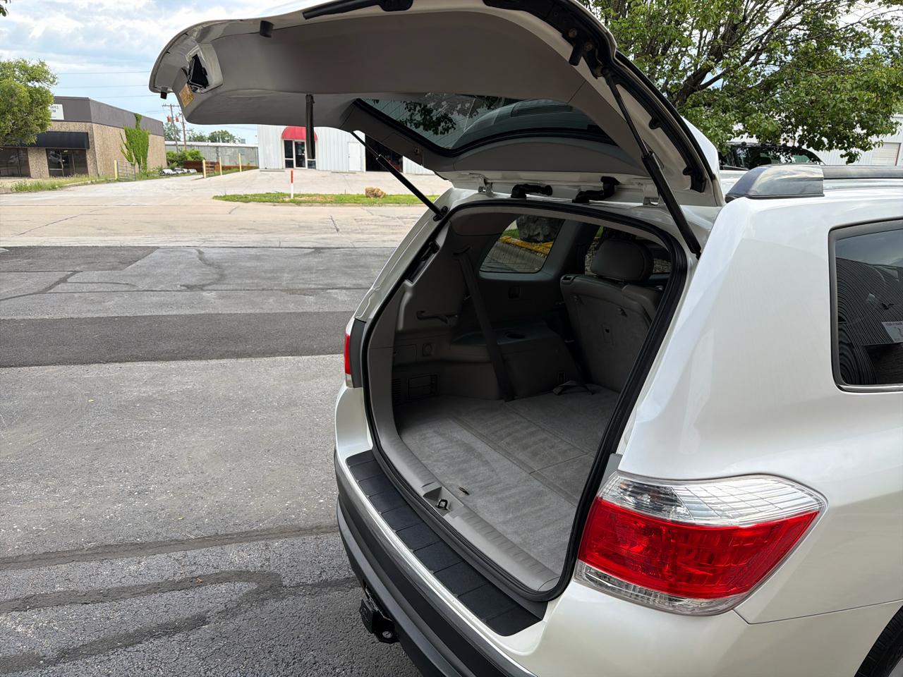 Toyota Highlander 4dr V6 4WD Limited w/3rd Row (Natl) 2013