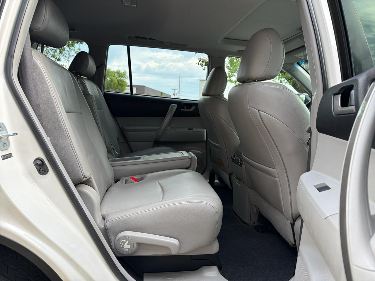Toyota Highlander 4dr V6 4WD Limited w/3rd Row (Natl) 2013
