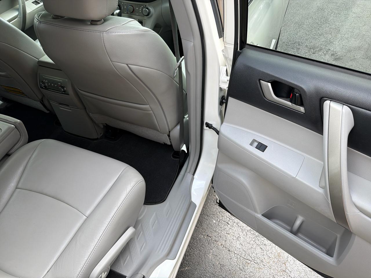 Toyota Highlander 4dr V6 4WD Limited w/3rd Row (Natl) 2013