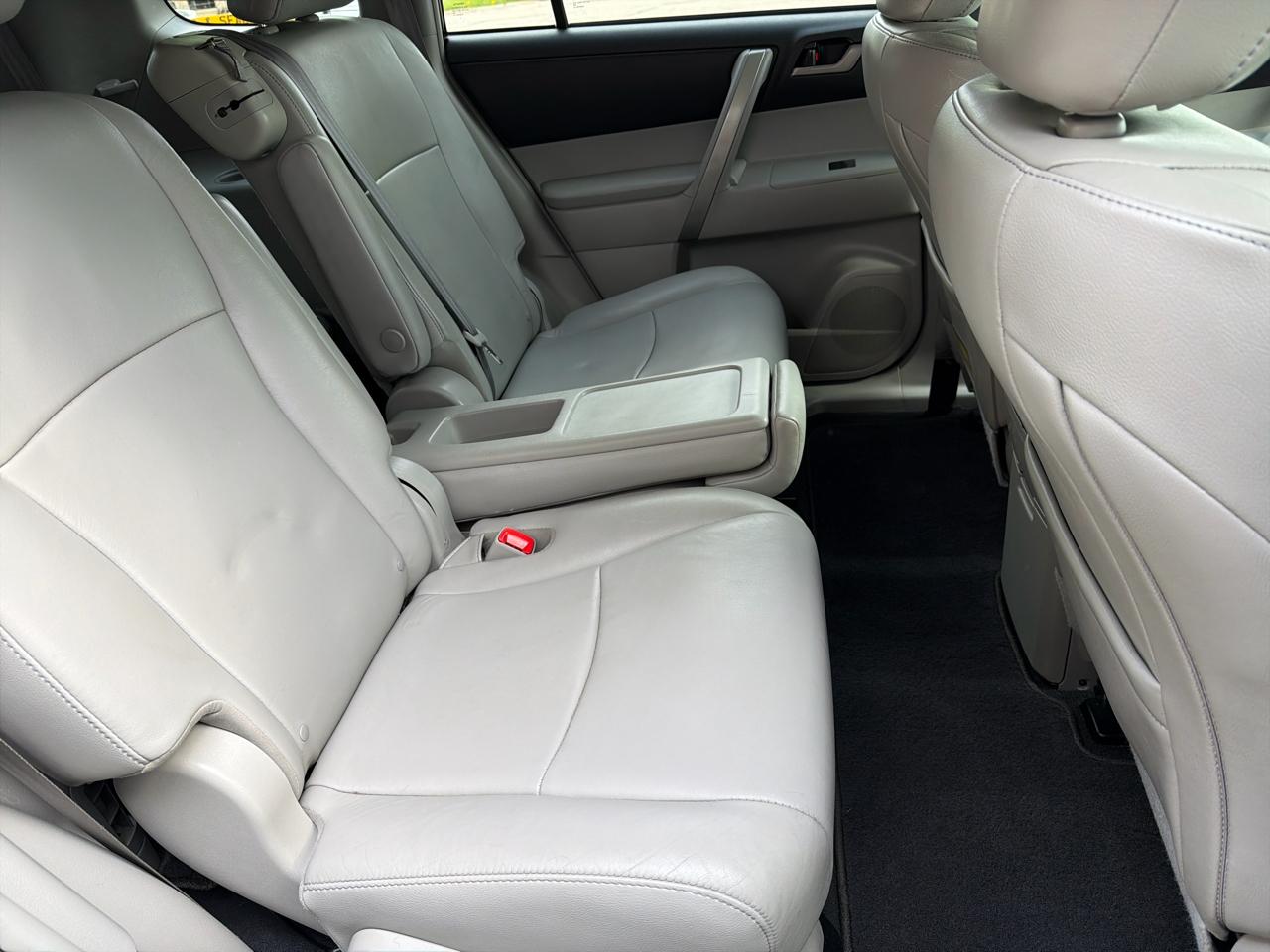 Toyota Highlander 4dr V6 4WD Limited w/3rd Row (Natl) 2013