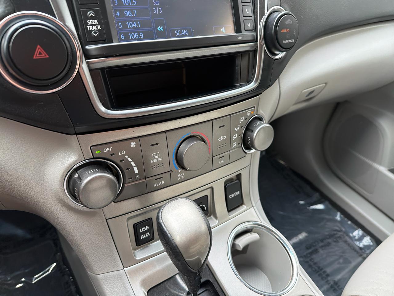 Toyota Highlander 4dr V6 4WD Limited w/3rd Row (Natl) 2013