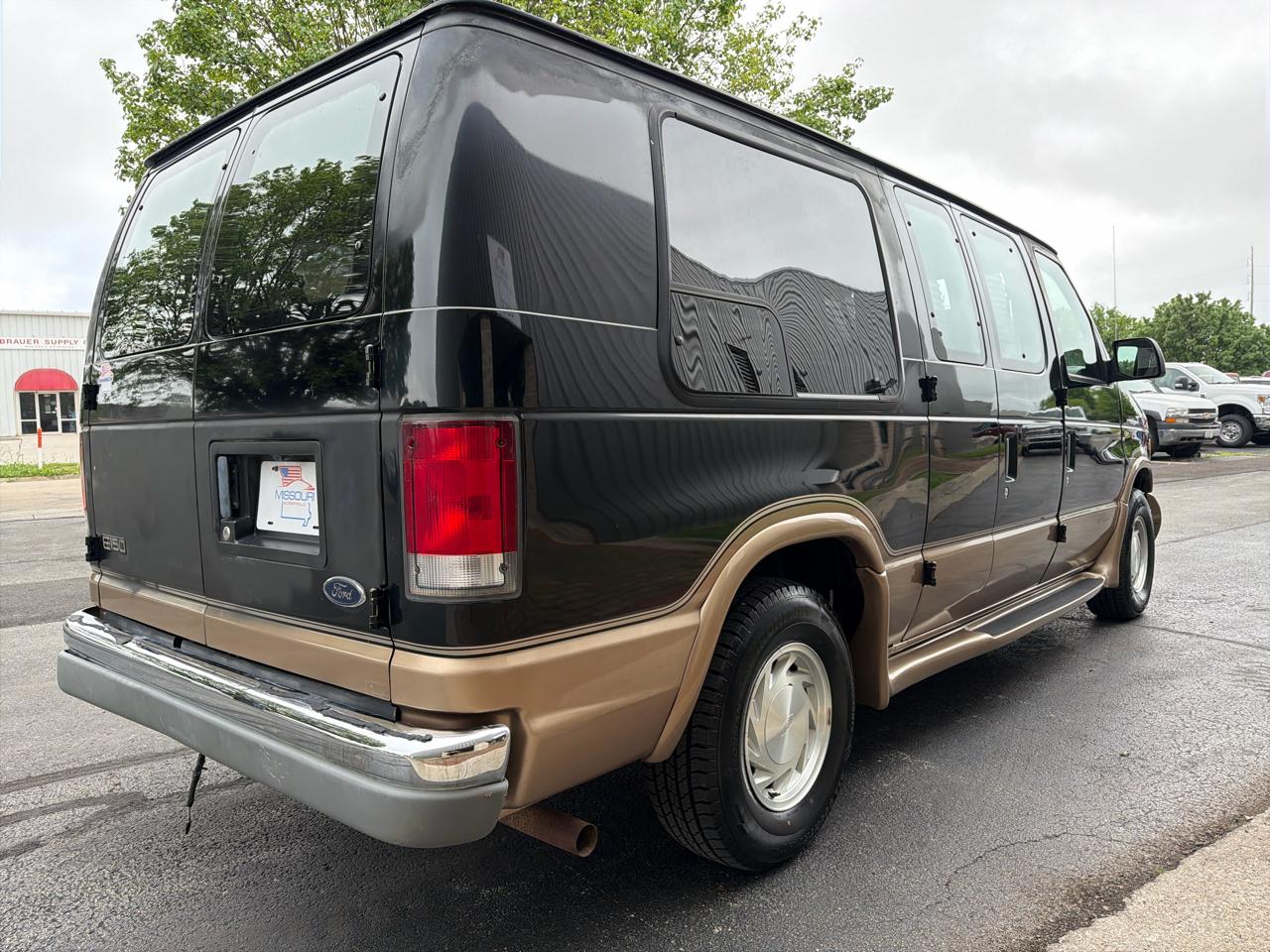 Ford Econoline E150 2000