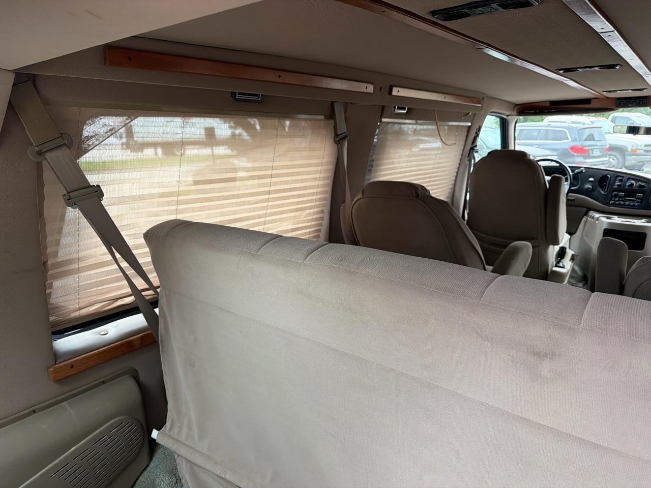Ford Econoline E150 2000