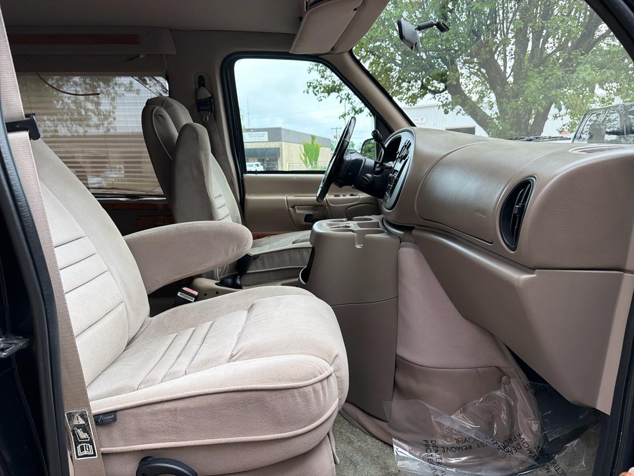 Ford Econoline E150 2000