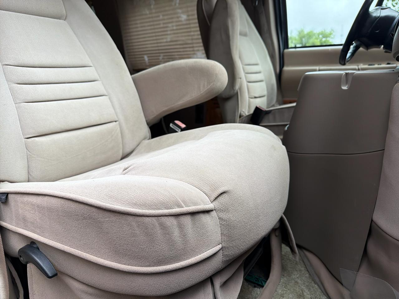 Ford Econoline E150 2000
