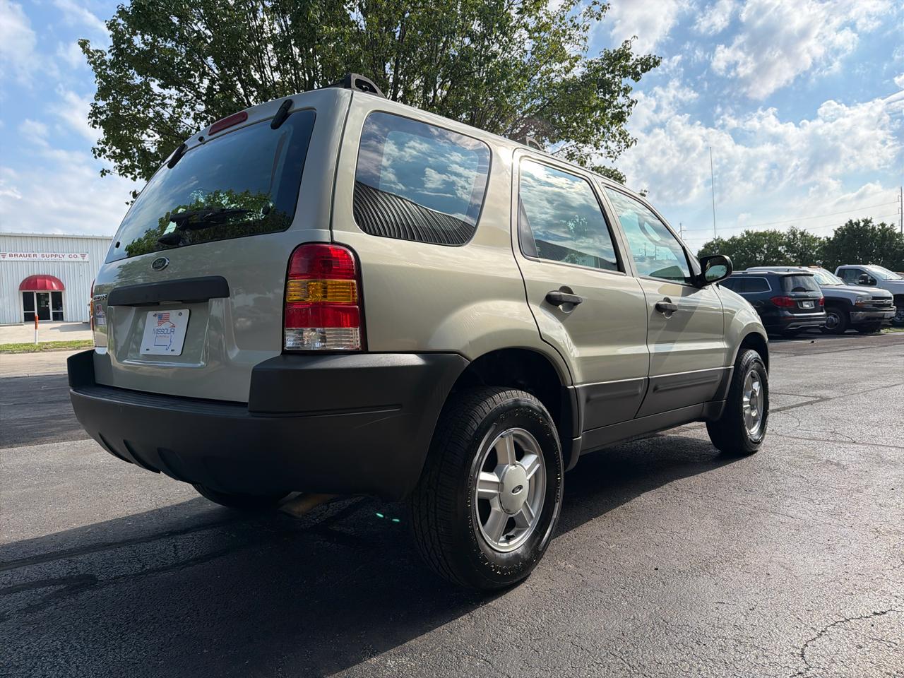 Ford Escape XLS 2WD 2004