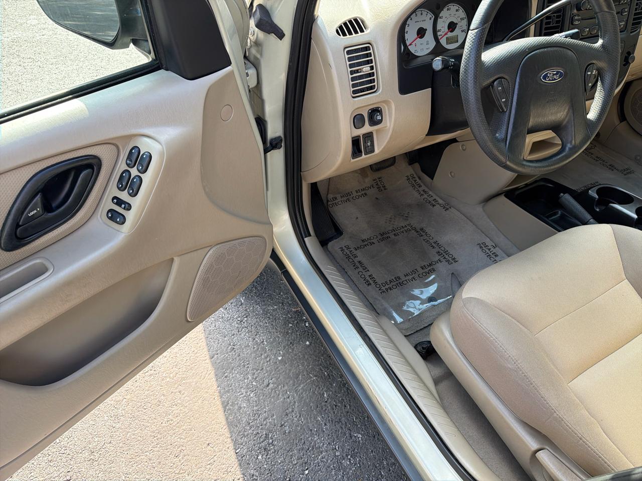 Ford Escape XLS 2WD 2004