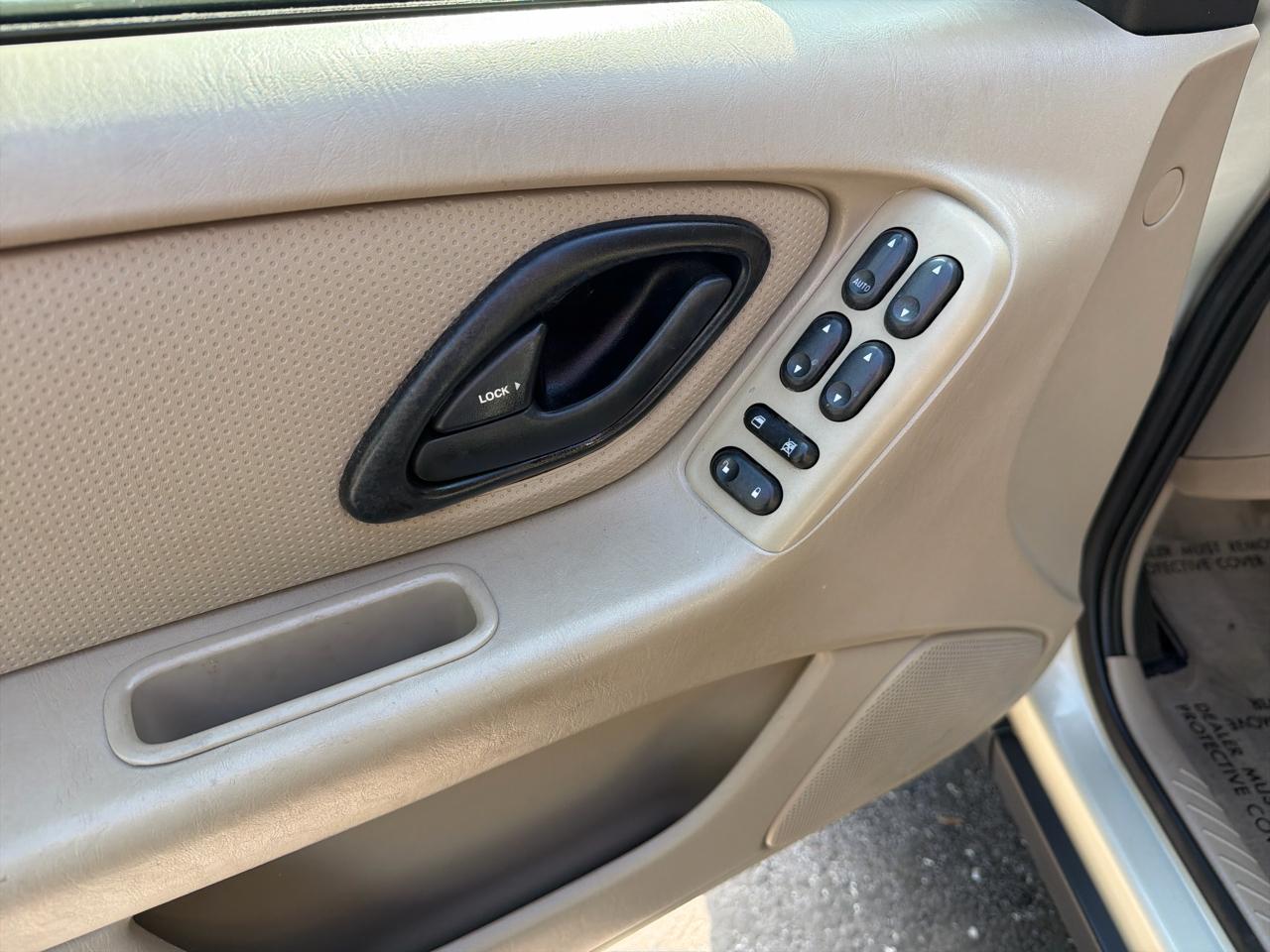 Ford Escape XLS 2WD 2004