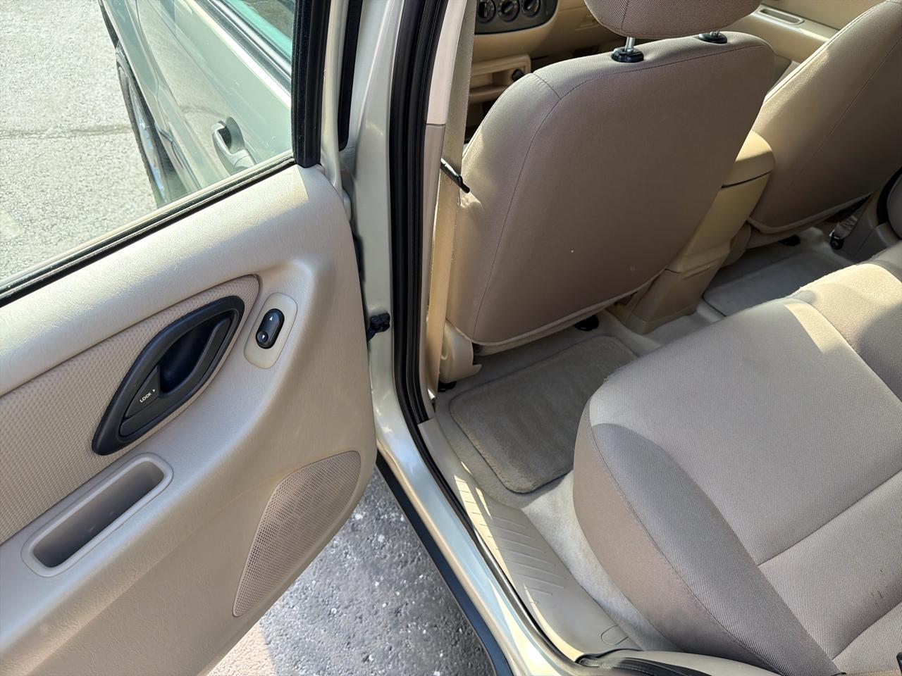 Ford Escape XLS 2WD 2004