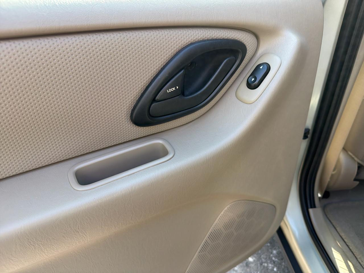 Ford Escape XLS 2WD 2004