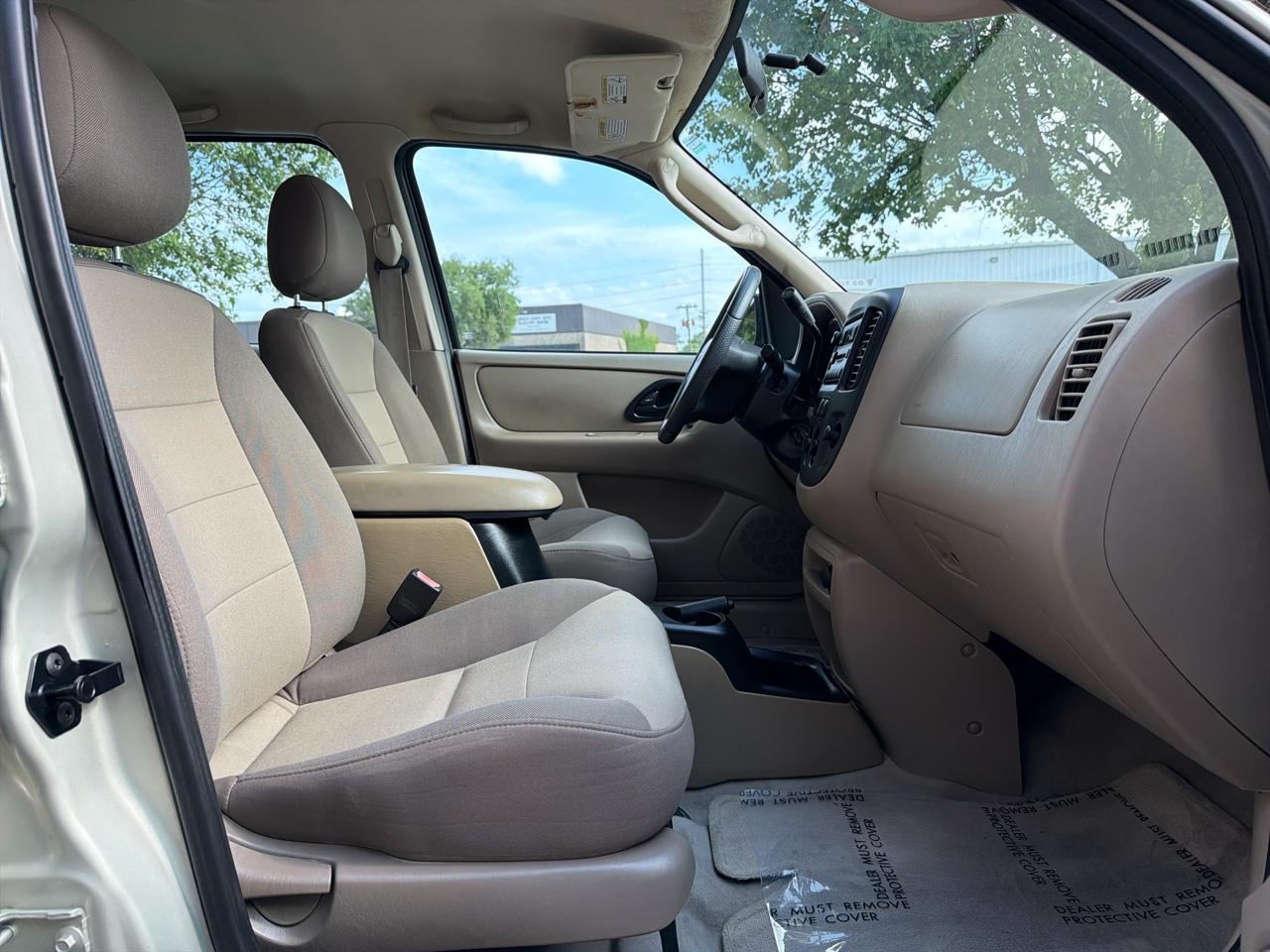 Ford Escape XLS 2WD 2004